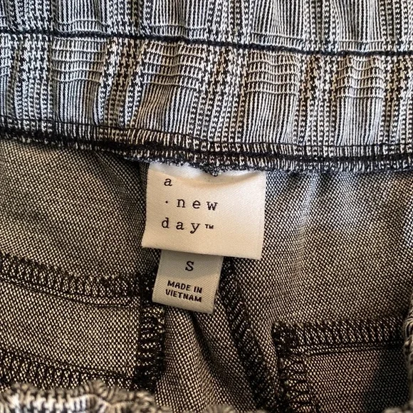 A New Day Women's High-Rise Slim Straight Fit Ankle Pull-On Pants Size Small - Picture 8 of 10